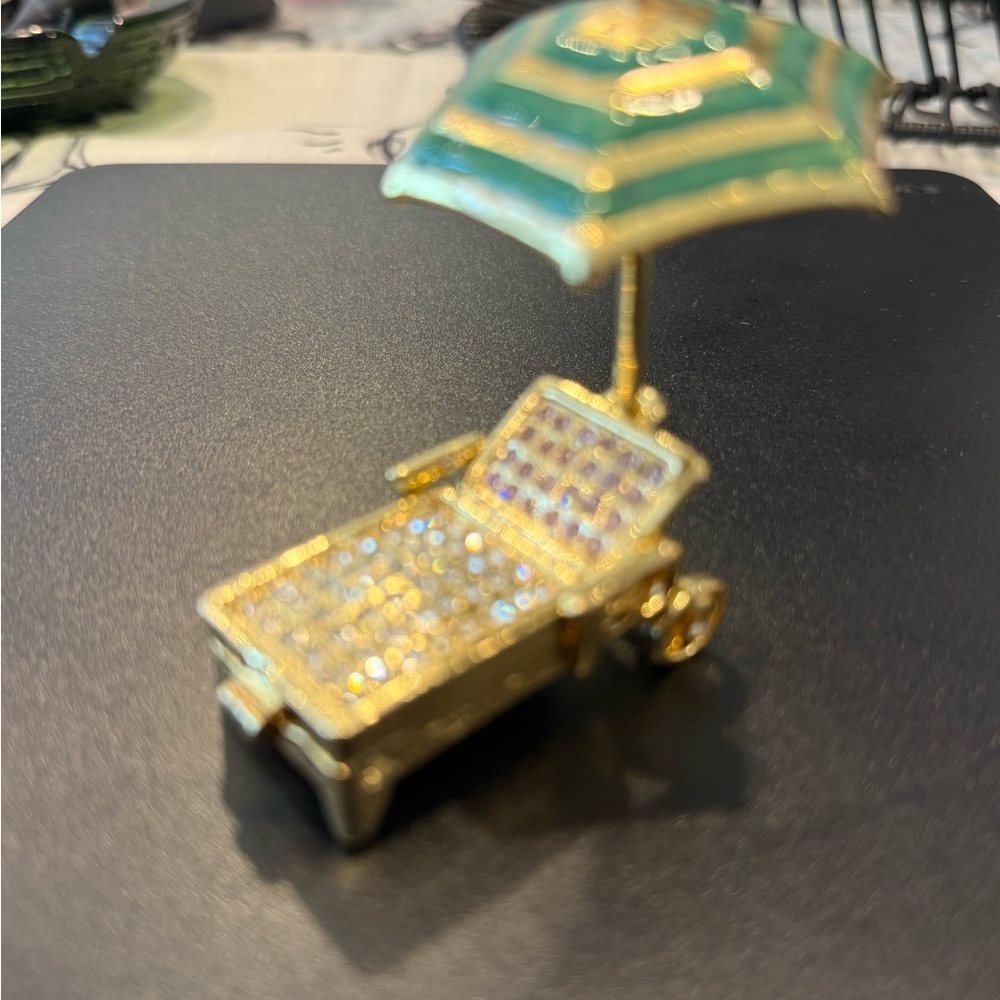 Gold and Green Trinket Lounge Chair